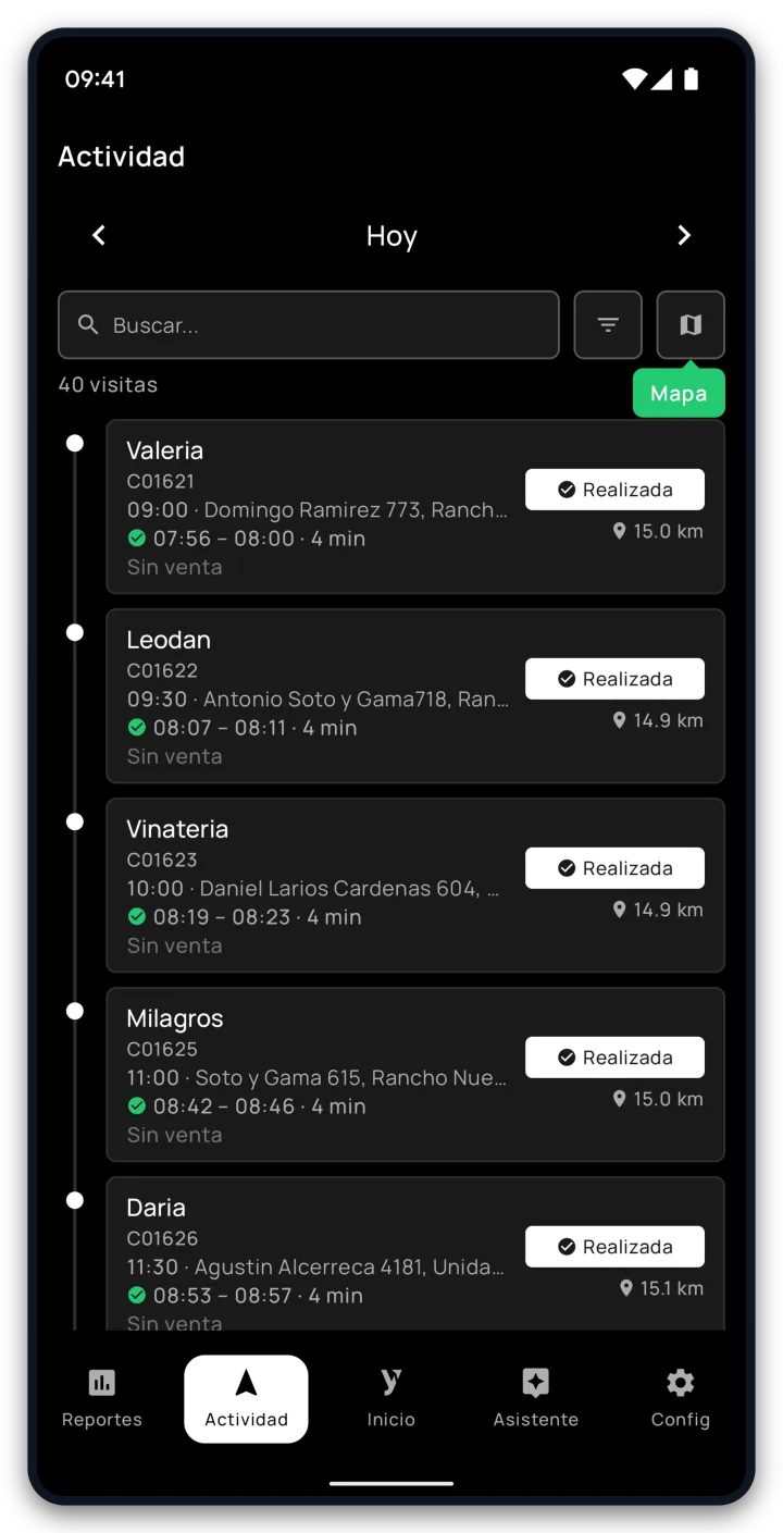 La actividad de un día de ruta en el teléfono: las visitas en línea de tiempo, cada una con su cliente, dirección, hora de entrada y salida y resultado.